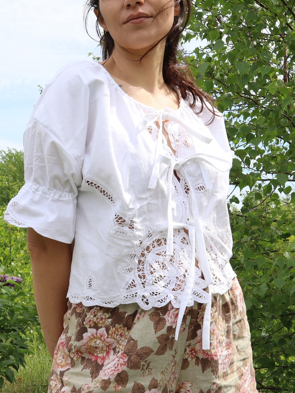 Upcycled Lace Tablecloth Blouse with Bows Crop M • L • XL - Picture 6 of 8